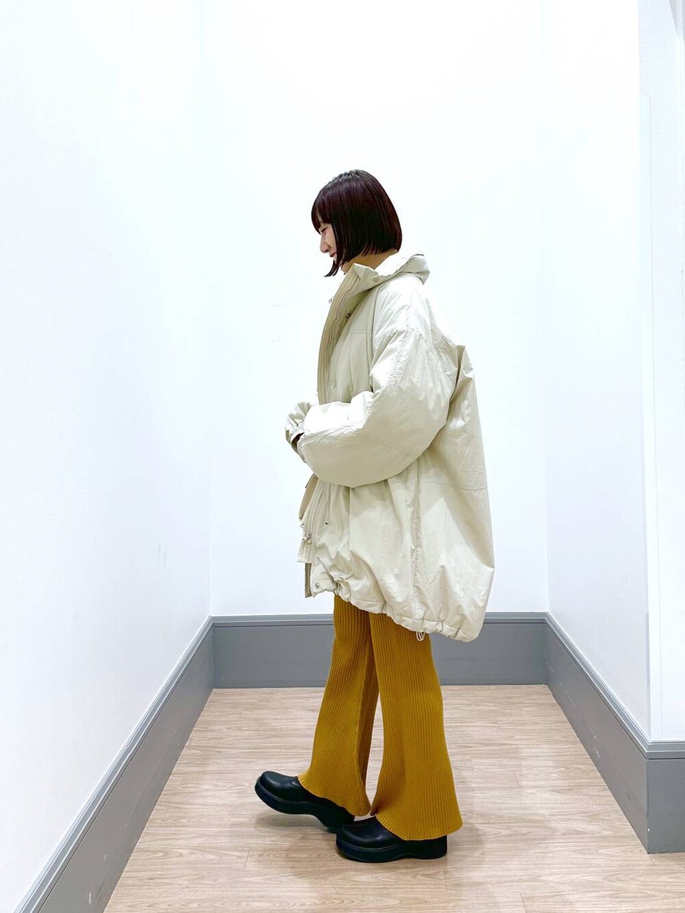 「カジュアル、ゆったり、差し色コーデ、LOWRYS FARM、ローリーズスタイル_LOWRYS FARM、大人女子カジュアル_LOWRYS FARM、セットアップ、ニット、ワイドパンツ、アウター、ショルダーバッグ、ブーツ、低身長、ママコーデ、新星WEARISTAにエントリー」|「LOWRYS FARMのハートネックレス 166328(ネックレス、ゴールド系)」を使った、yurie0407さん(レディース・154cm)の冬コーディネートの4枚目の写真