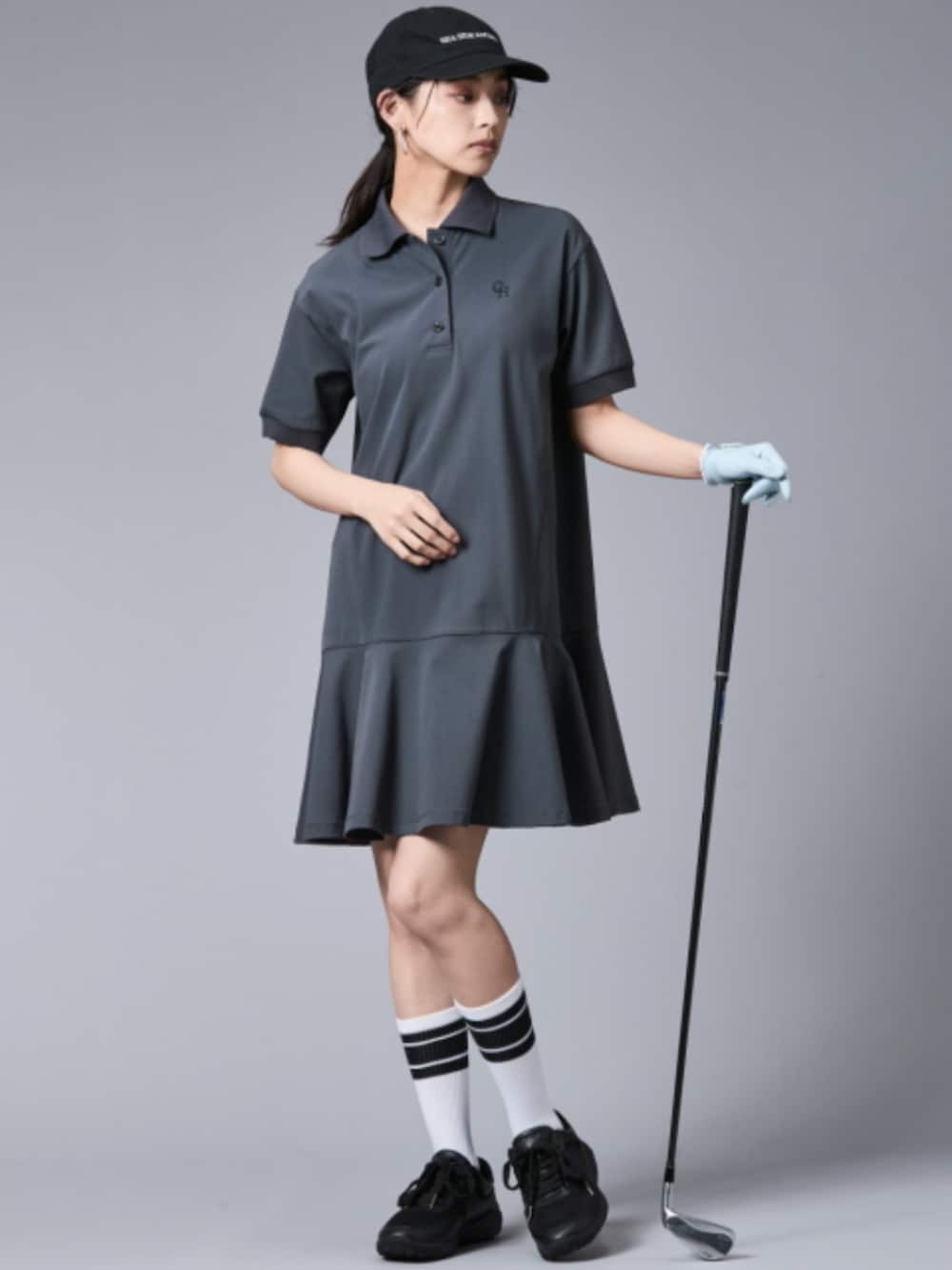 「大きいサイズレディースファッション、モデル、レギュラー、春コーデ、夏コーデ、CHIC STYLE、ゴルフ、GOLF」｜「CHIC STYLEの配色ラインラグランスリーブブルゾン＜大きいサイズ有＞シックスタイルゴルフ（ブルゾン、ブラック系）」を使った、nissen Smile Modelsさん（レディース・163cm）の春コーディネートの2枚目の写真