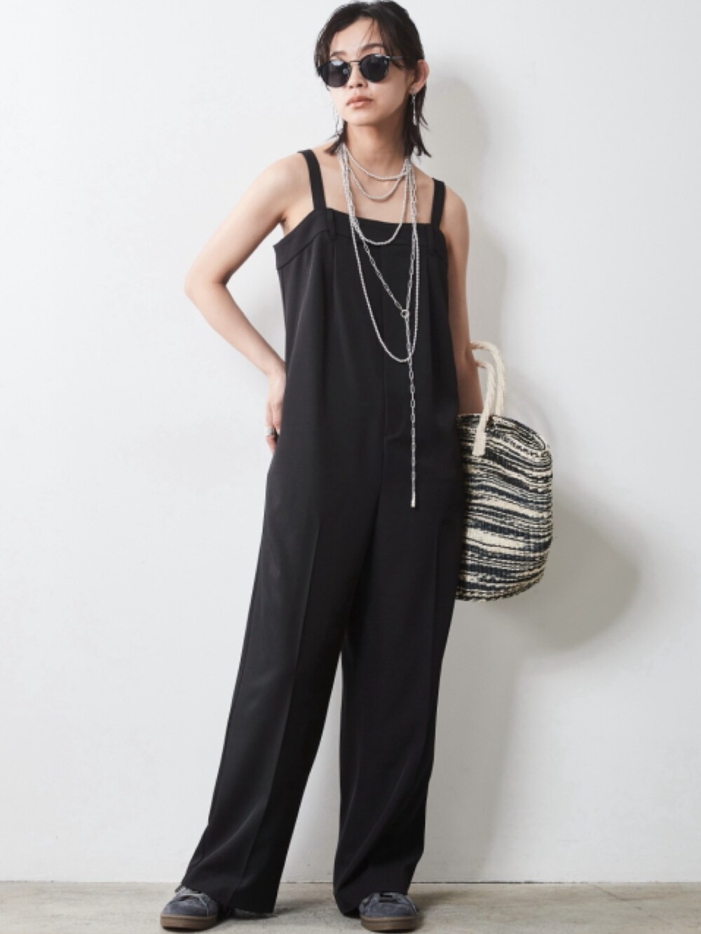 「大きいサイズレディースファッション、モデル、レギュラー、CHIC STYLE、夏コーデ、きれいめカジュアル、Race、Summer Outer、AII Black、Cardigan、Monotone、Sheer」｜「CHIC STYLEの大きいサイズ レースカーディガン シックスタイル（カーディガン/ボレロ、ブラック系）」を使った、nissen Smile Modelsさん（レディース・163cm）の夏コーディネートの2枚目の写真