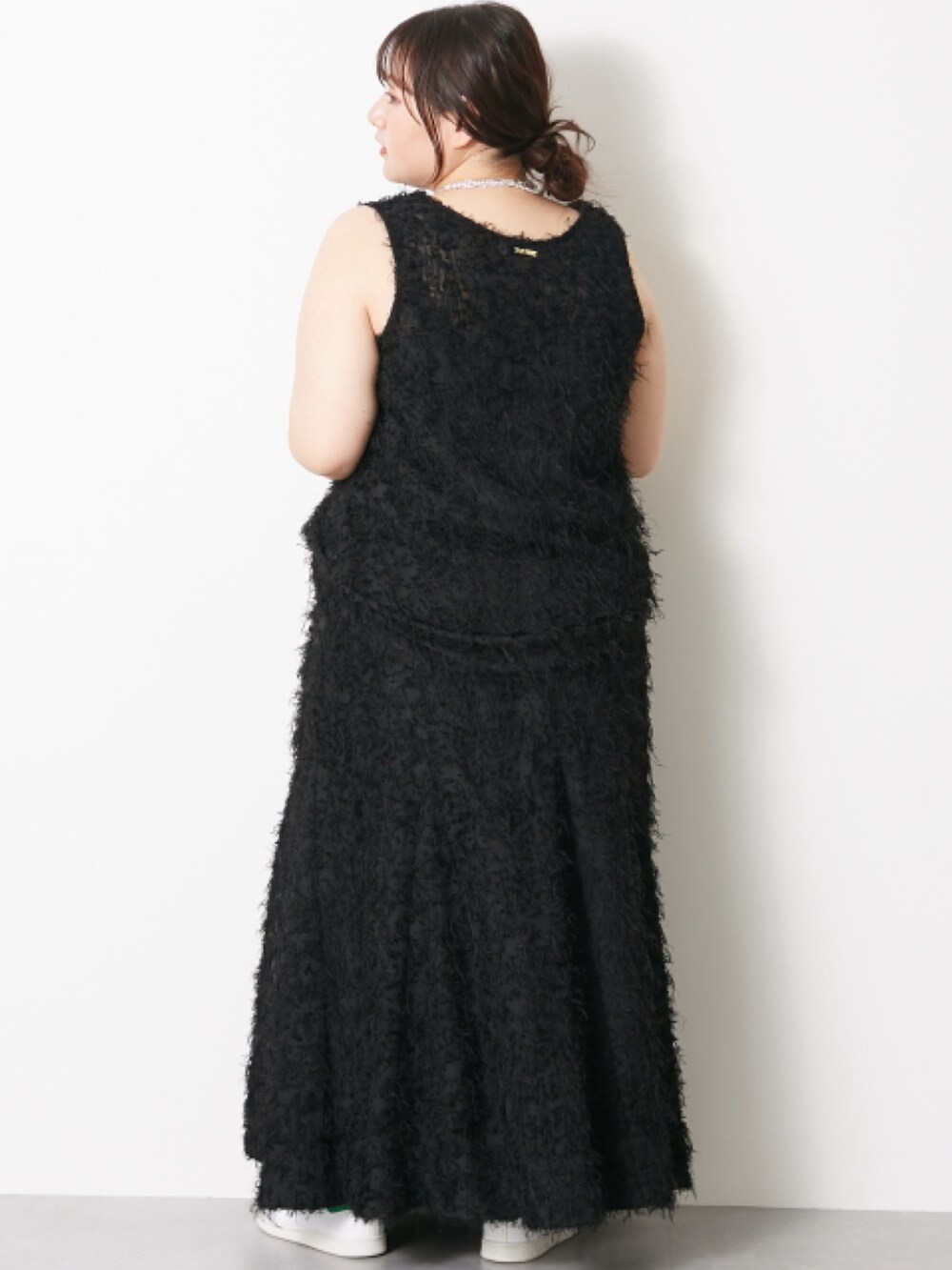 「大きいサイズレディースファッション、モデル、ぽっちゃり、CHIC STYLE、春コーデ、キレイめ、きれいめカジュアル、150cm台コーデ」｜「CHIC STYLEの大きいサイズ フリンジジャガードノースリーブトップス　シックスタイル（キャミソール、ブラック系）」を使った、nissen Smile Modelsさん（レディース・157cm）の春コーディネートの2枚目の写真