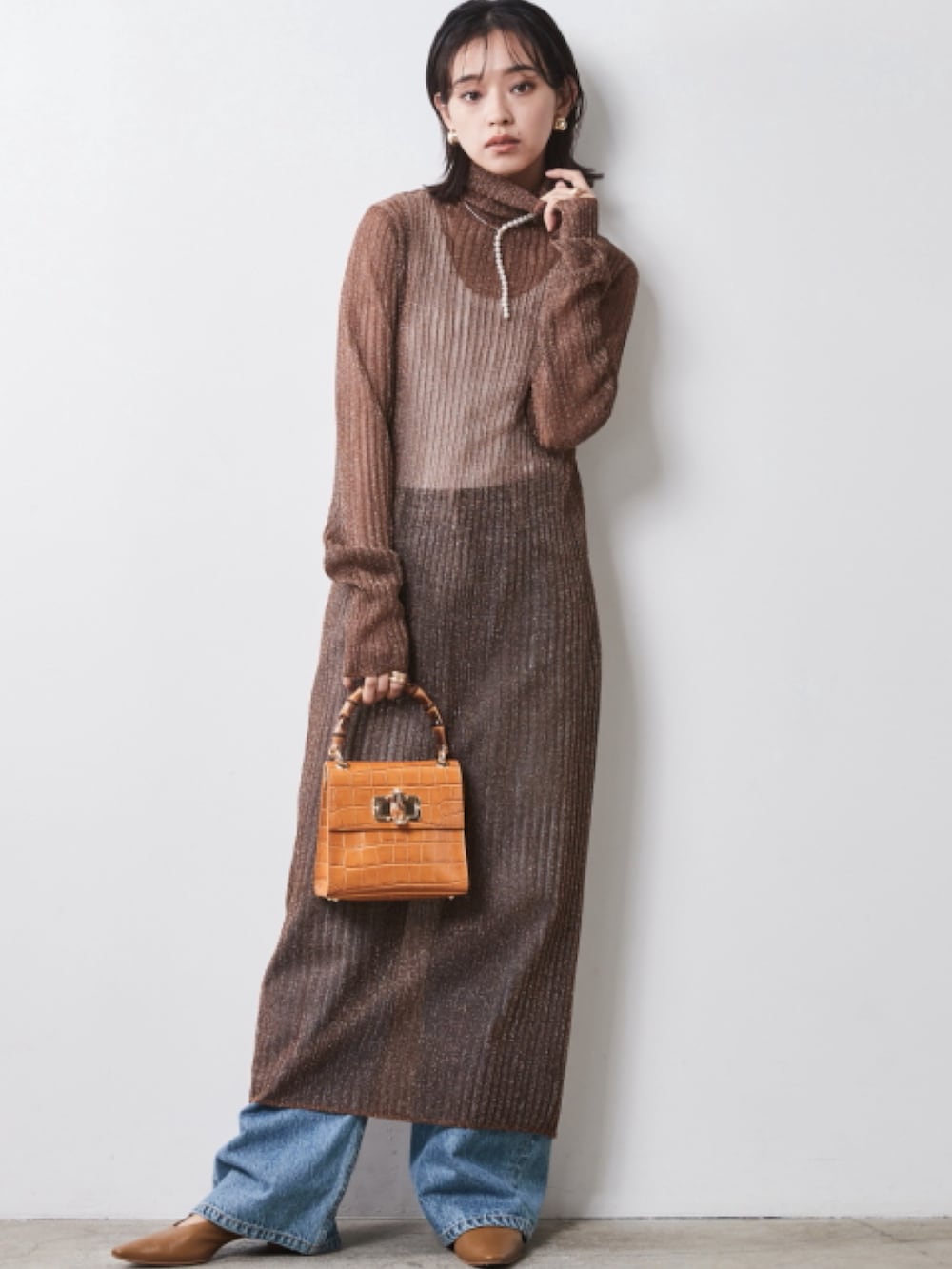 「大きいサイズレディースファッション、モデル、レギュラー、秋コーデ、CHIC STYLE、きれいめカジュアル、Layered、Denim、High neck、hoodie」｜「CHIC STYLEの大きいサイズ 綿100％タックバギーデニムパンツ シックスタイル（デニムパンツ、ブルー系）」を使った、nissen Smile Modelsさん（レディース・163cm）の夏コーディネートの2枚目の写真
