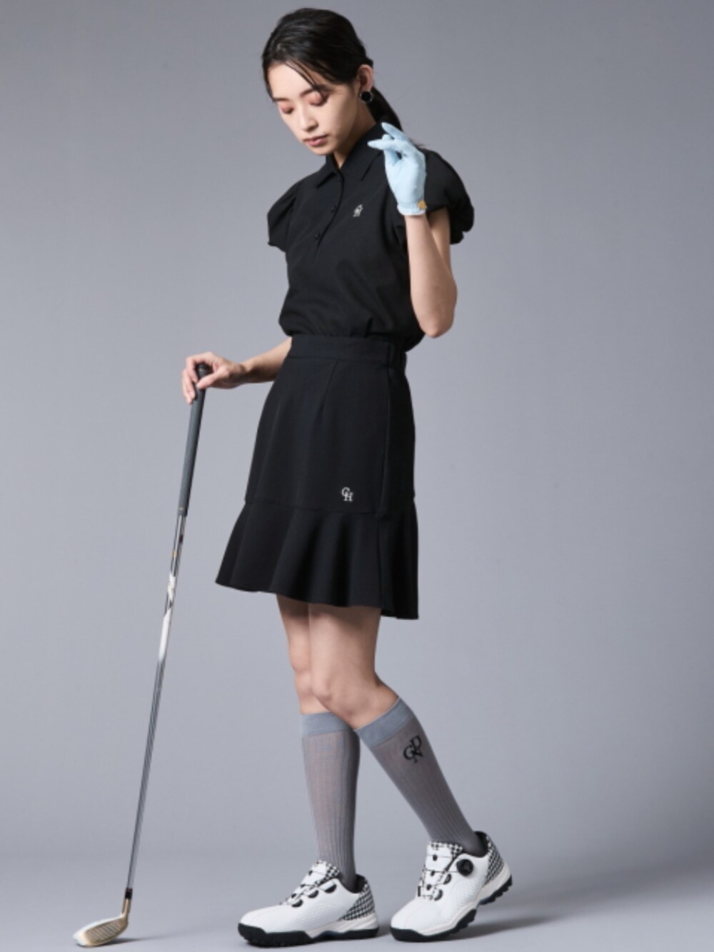 「大きいサイズレディースファッション、モデル、レギュラー、春コーデ、夏コーデ、CHIC STYLE、ゴルフ、GOLF」｜「CHIC STYLEの配色ラインラグランスリーブブルゾン＜大きいサイズ有＞シックスタイルゴルフ（ブルゾン、ブラウン系）」を使った、nissen Smile Modelsさん（レディース・163cm）の春コーディネートの2枚目の写真