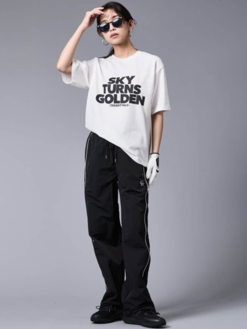「大きいサイズレディースファッション、モデル、レギュラー、夏コーデ、きれいめカジュアル、CHIC STYLE、GOLF」｜「CHIC STYLEの配色ラインラグランスリーブブルゾン＜大きいサイズ有＞シックスタイルゴルフ（ブルゾン、ブラック系）」を使った、nissen Smile Modelsさん（レディース・163cm）の春コーディネートの2枚目の写真