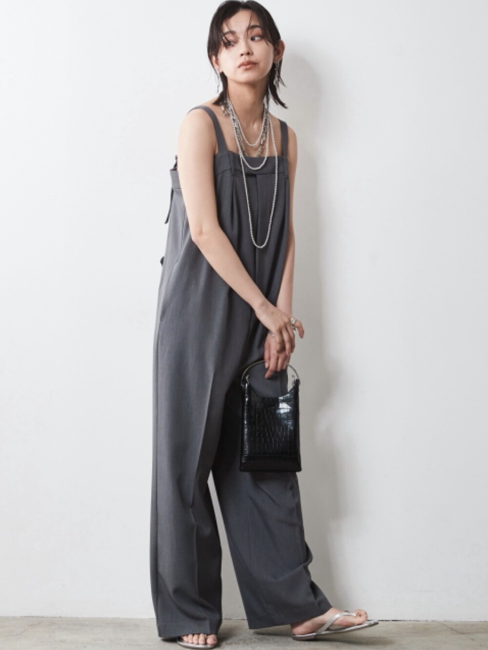「大きいサイズレディースファッション、モデル、レギュラー、CHIC STYLE、夏コーデ、きれいめカジュアル、Race、Summer Outer、Cardigan、Monotone」｜「CHIC STYLEの大きいサイズ レースカーディガン シックスタイル（カーディガン/ボレロ、ブラック系）」を使った、nissen Smile Modelsさん（レディース・163cm）の夏コーディネートの2枚目の写真