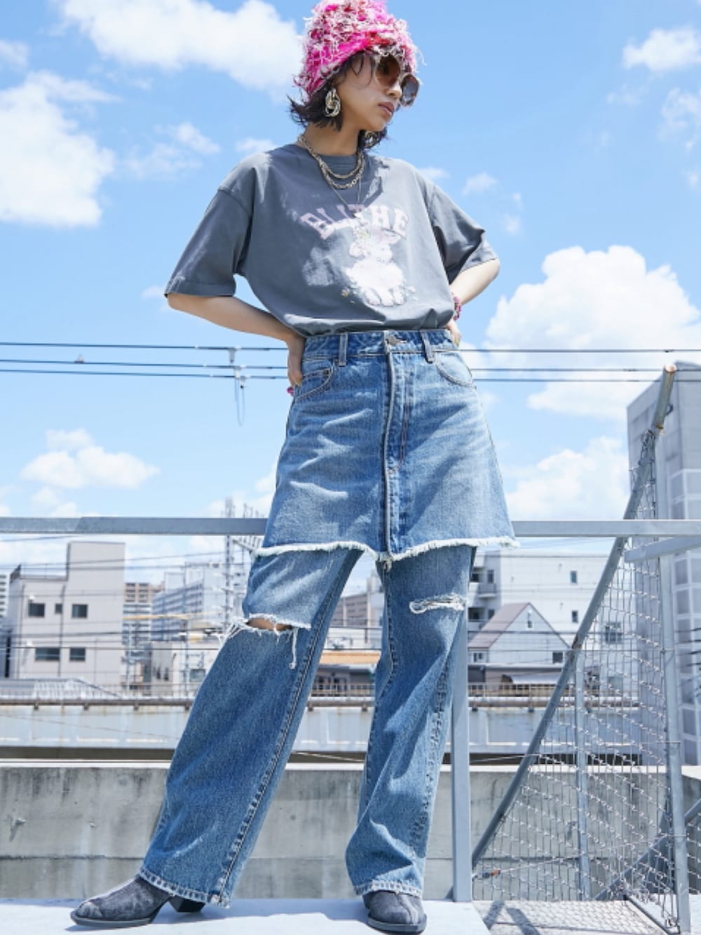 「大きいサイズレディースファッション、モデル、レギュラー、GEVS.、秋コーデ、カジュアル」｜「GEVS.の大きいサイズ 綿100％ピグメント染グラフィックプリントTシャツ GEVS.（Tシャツ/カットソー、グレー系）」を使った、nissen Smile Modelsさん（レディース・163cm）の夏コーディネートの2枚目の写真