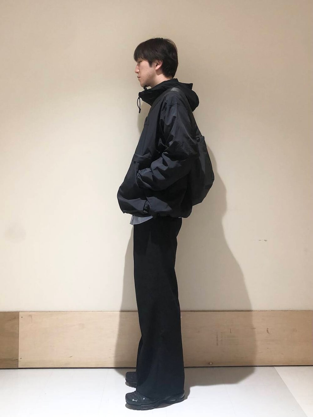 「ナイロンジャケット、snowpeak」｜「FORK&SPOONのFORK&SPOON　CAVEオックスシャツ（シャツ/ブラウス、ブルー系）」を使った、aisakuさん（メンズ・174cm）の冬コーディネートの2枚目の写真