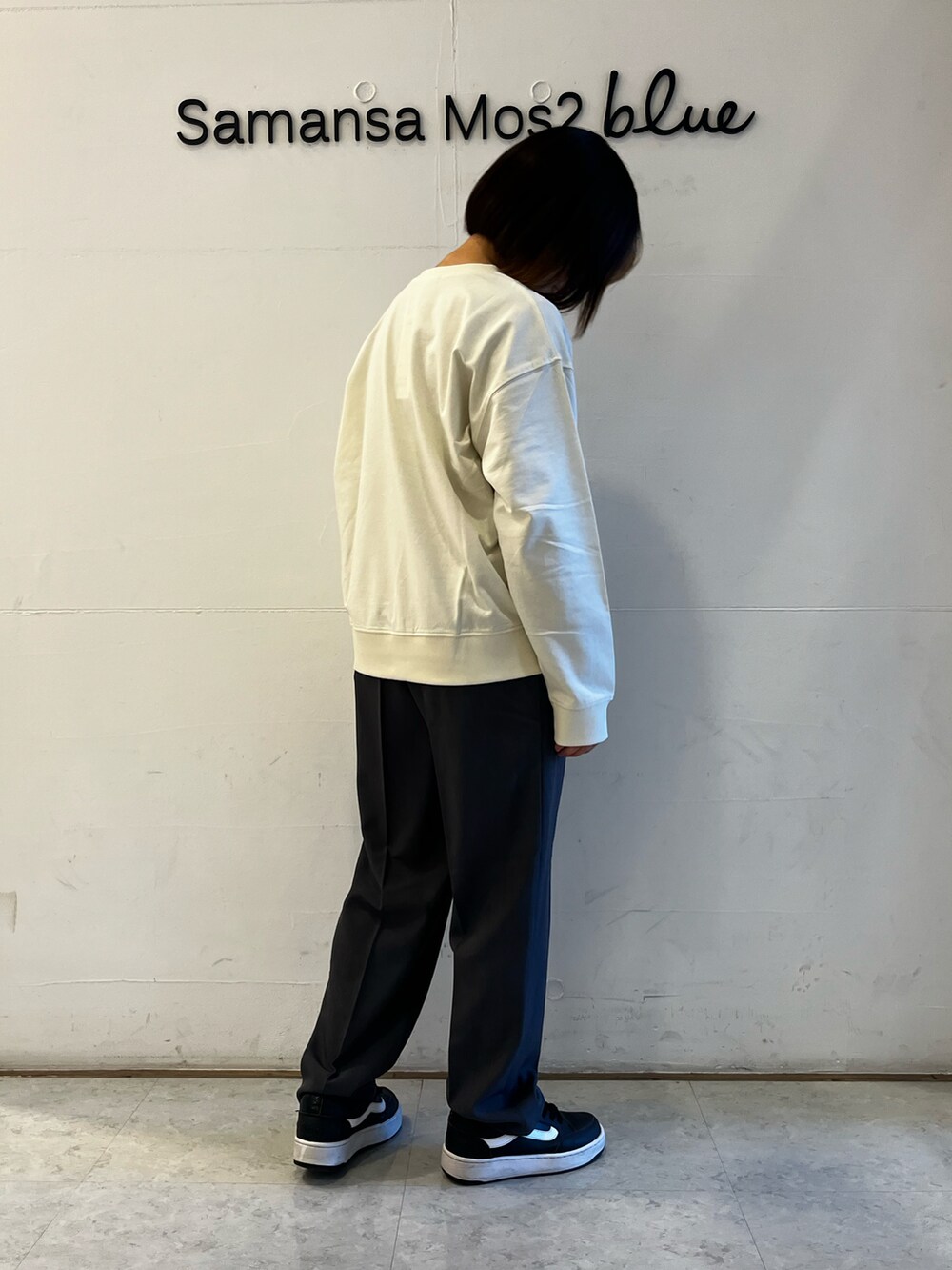 「春服コーデ、パンツスタイル、低身長コーデ、シンプルコーデ、Samansa Mos2 blue」｜「Samansa Mos2 blueのマルチスタイルテーパードパンツ（その他パンツ、グレー系）」を使った、miiさん（レディース・152cm）の春コーディネートの2枚目の写真