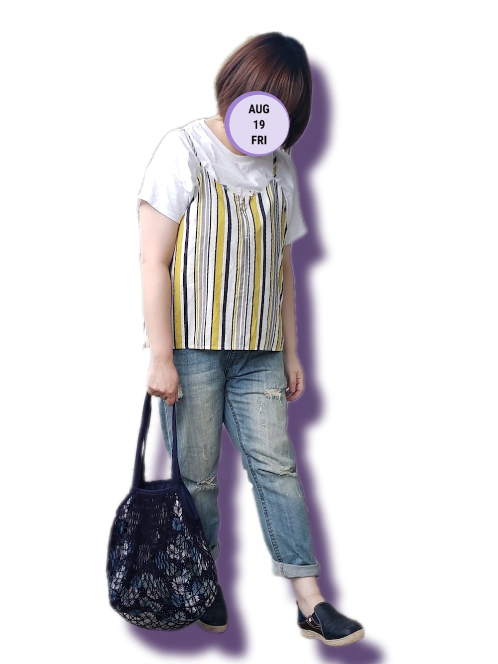 ホワイト系のTシャツ/カットソー、イエロー系のその他トップス、ブルー系のスリッポンを着用したレディースの夏コーディネートの2枚目の写真