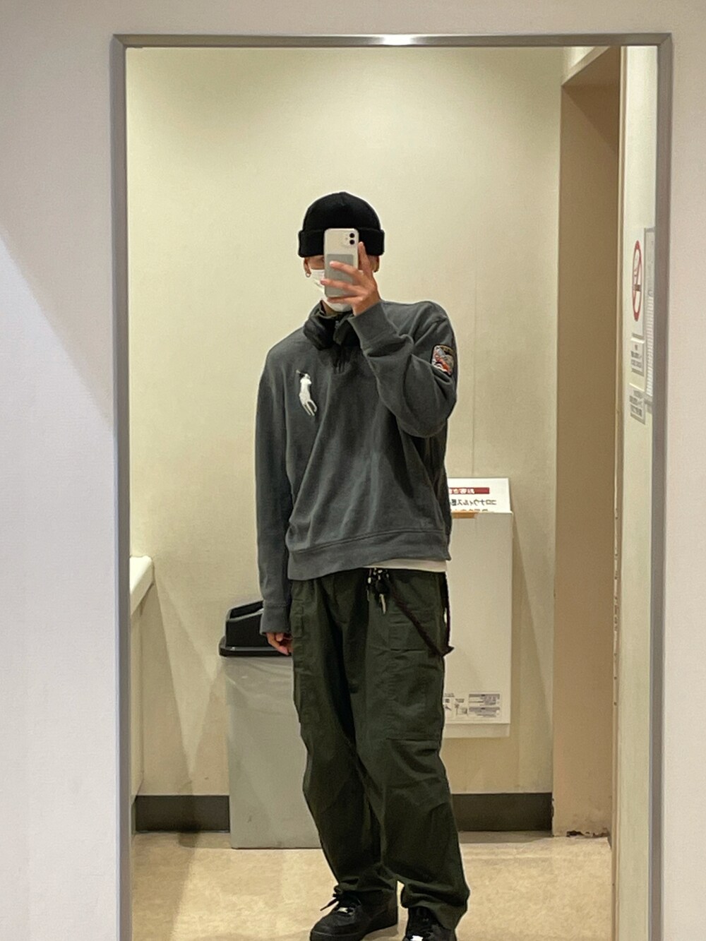 「ストリート、秋冬コーデ、秋」｜「POLO RALPH LAURENのアイテム（スウェット、グレー系）」を使った、ゆーきさん（メンズ・170cm）の秋コーディネートの2枚目の写真