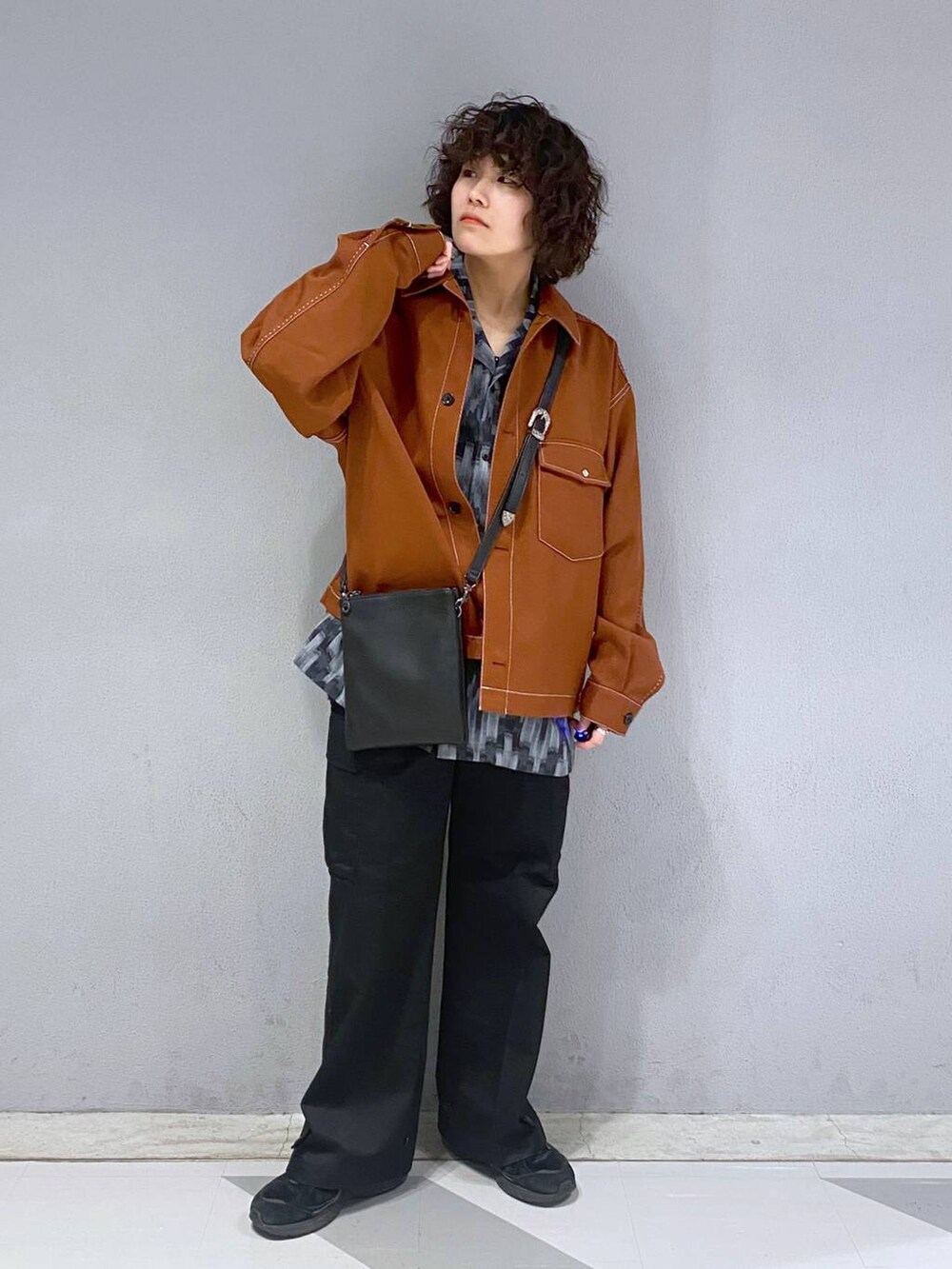 「モード、着痩せ・細見え、春コーデ、ラフ、ゆったり、モテ、ベーシック/シンプル、きれいめ、ユニセックス、カジュアル、オーバーサイズ、デート/ロマンティック、低身長、女子ウケ、RAGEBLUE」｜「RAGEBLUEのステッチショートルーズブルゾン（ブルゾン、ブラウン系）」を使った、もりさん（メンズ・159cm）の春コーディネートの6枚目の写真