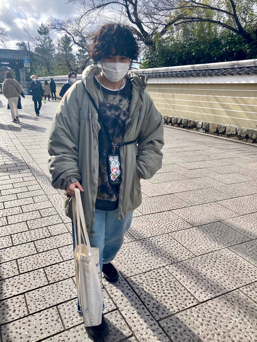 「冬コーデ、ミリタリー、ストリート」｜「JOURNAL STANDARDの【WEB限定】Tie Dye ビッグシルエット クルーネック スウェット [ユニセックス対応]（スウェット、グリーン系）」を使った、もりさん（レディース・159cm）の冬コーディネートの2枚目の写真