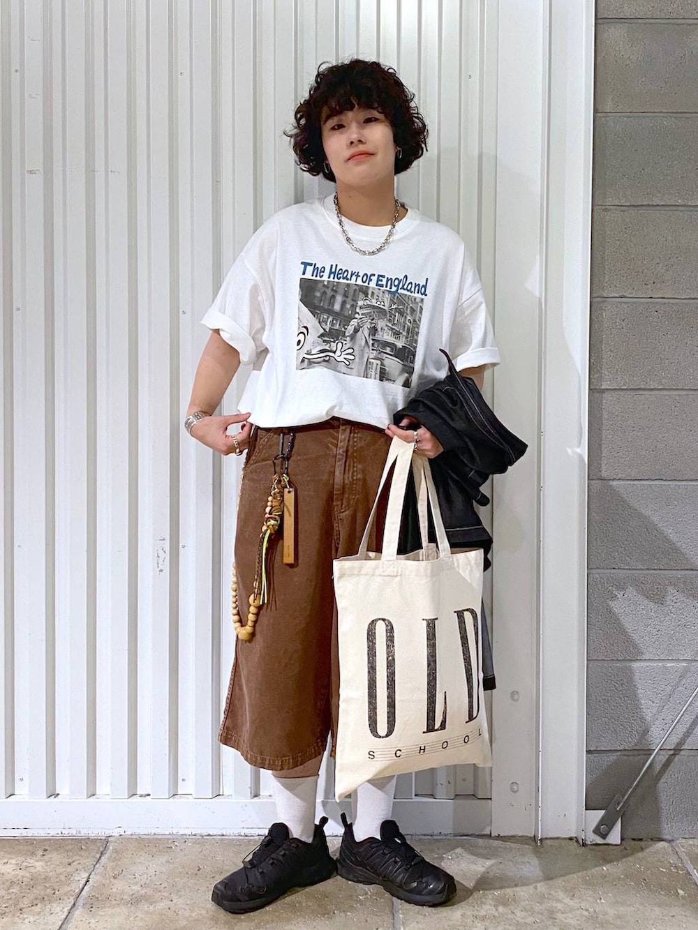 「ユニセックス、カジュアル、オーバーサイズ、デート/ロマンティック、低身長、女子ウケ、ラフ、ゆったり、モテ、ベーシック/シンプル、きれいめ、RAGEBLUE、シャツ、Tシャツ、ワイドパンツ」|「RAGEBLUEのステンレスデザインショートネックレス(ネックレス、その他)」を使った、もりさん(メンズ・159cm)の夏コーディネートの5枚目の写真