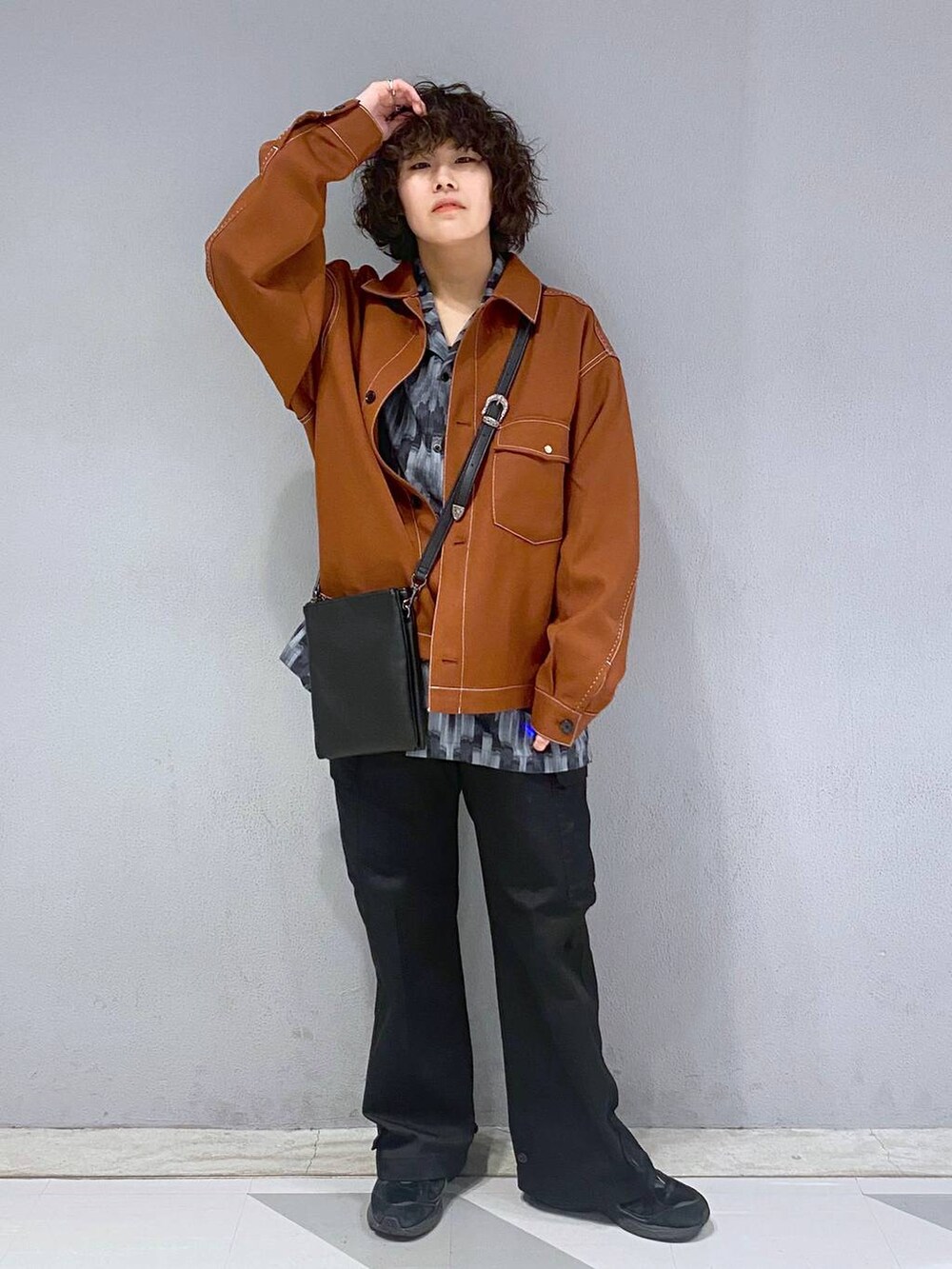 「モード、着痩せ・細見え、春コーデ、ラフ、ゆったり、モテ、ベーシック/シンプル、きれいめ、ユニセックス、カジュアル、オーバーサイズ、デート/ロマンティック、低身長、女子ウケ、RAGEBLUE」｜「RAGEBLUEのステッチショートルーズブルゾン（ブルゾン、ブラウン系）」を使った、もりさん（メンズ・159cm）の春コーディネートの7枚目の写真