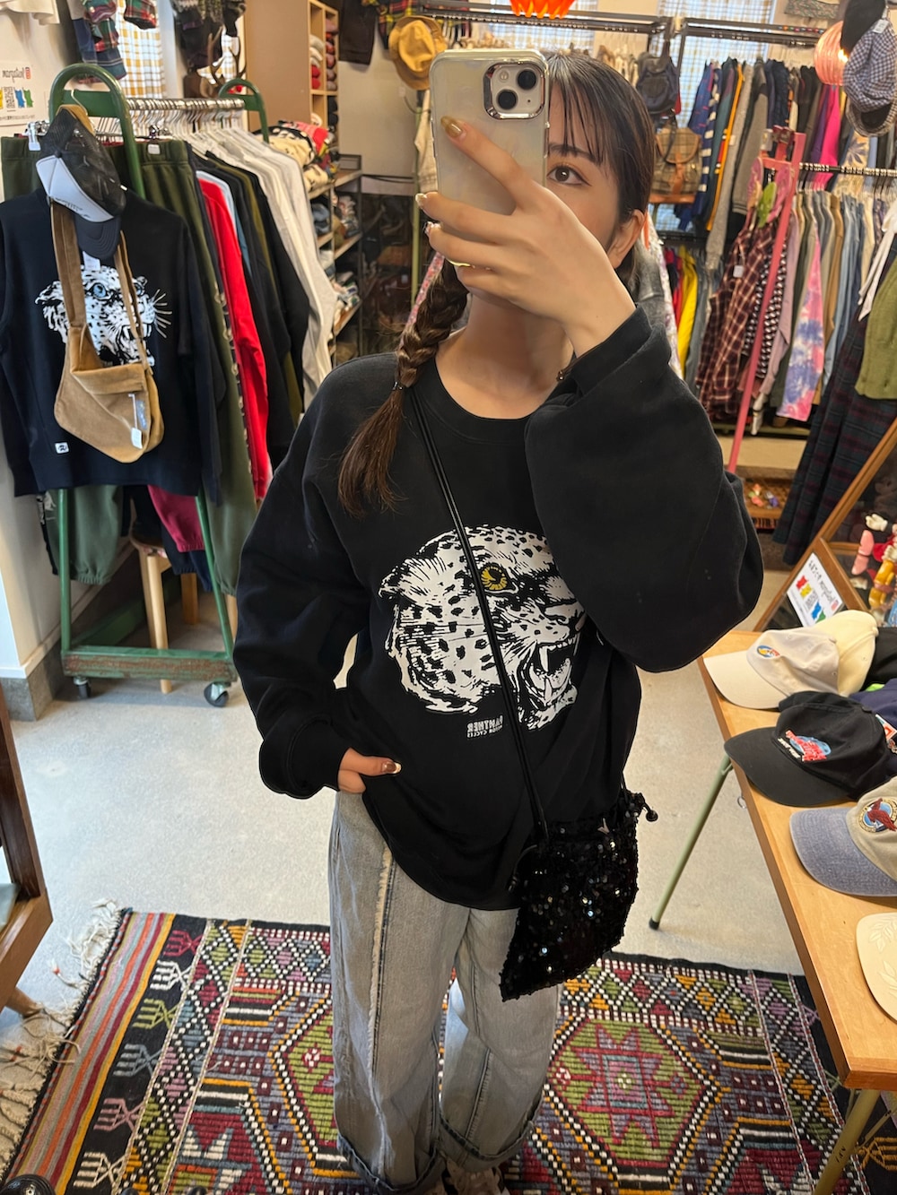 「古着MIX、スウェット、スウェットコーデ、culturehouse pao、今日のコーデ、秋コーデ」｜「LOWRYS FARMのアイテム（デニムパンツ、ブルー系）」を使った、soraさん（レディース・163cm）の秋コーディネートの2枚目の写真