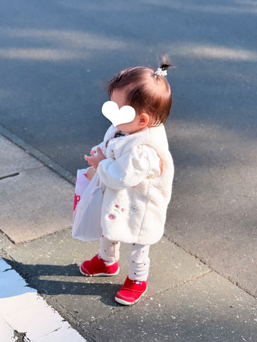 「SHEENのアイテム（ジャケット/アウター、ホワイト系）」を使った、りっちゃんさん（キッズ・70cm）の秋コーディネートの2枚目の写真