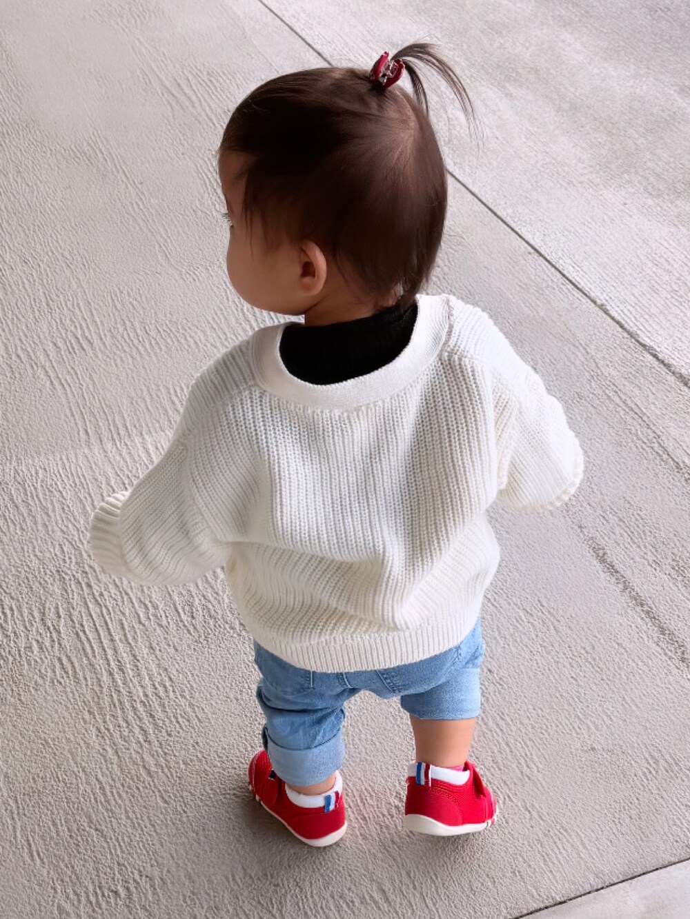 「GAPのbabyGap シェーカーステッチ くまさんカーディガン（カーディガン/ボレロ、ホワイト系）」を使った、りっちゃんさん（キッズ・70cm）の秋コーディネートの2枚目の写真