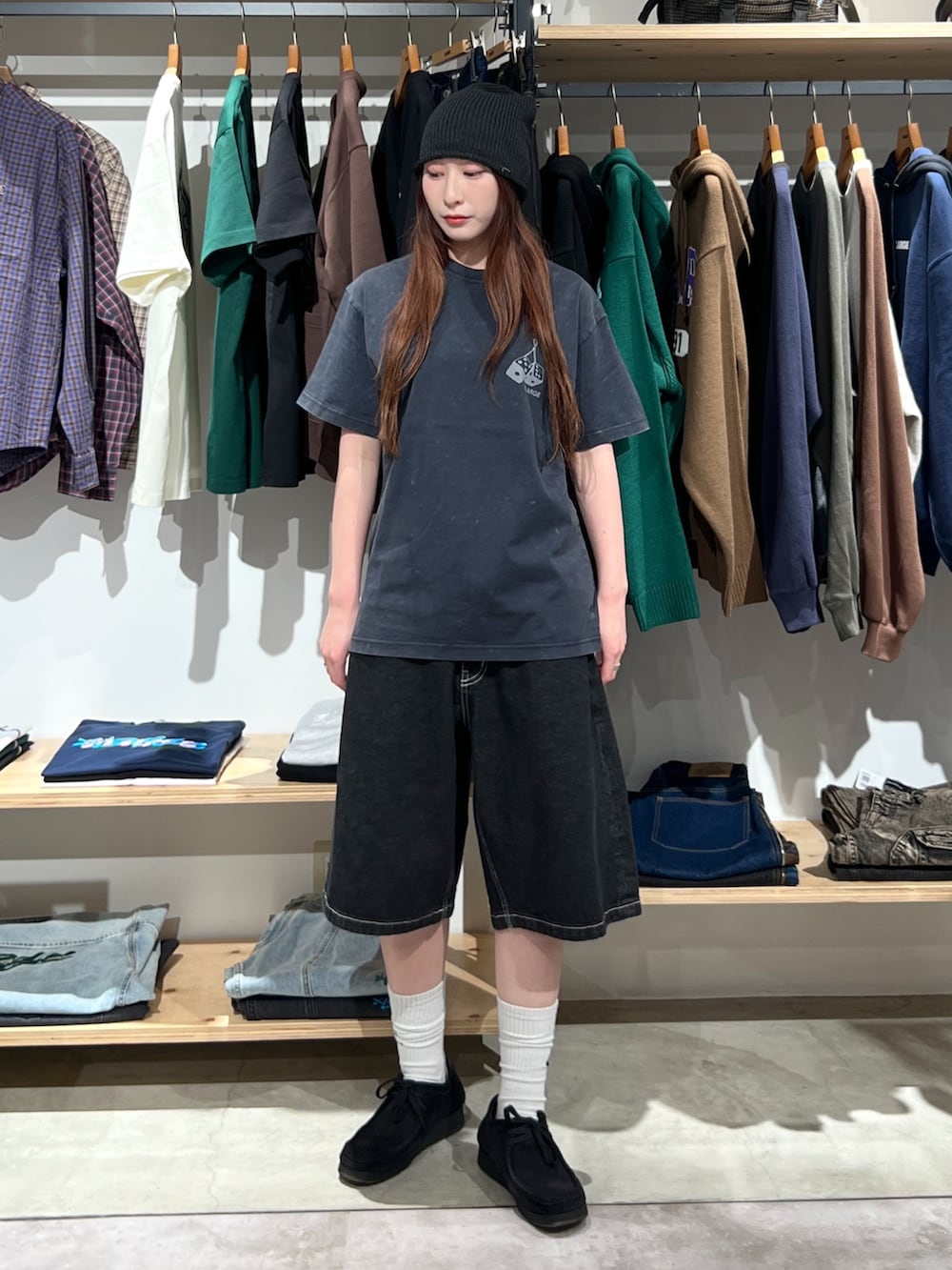 「ハーフパンツ、ニット、ニット帽、Tシャツ、ショートパンツ、デニム、デニムパンツ、ソックス、ワラビー、夏、夏コーデ、春コーデ、ootd、outfit」｜「XLARGEのPAPER YARN BEANIE（ニットキャップ/ビーニー、ブラック系）」を使った、Hinakoさん（レディース・165cm）の春コーディネートの2枚目の写真