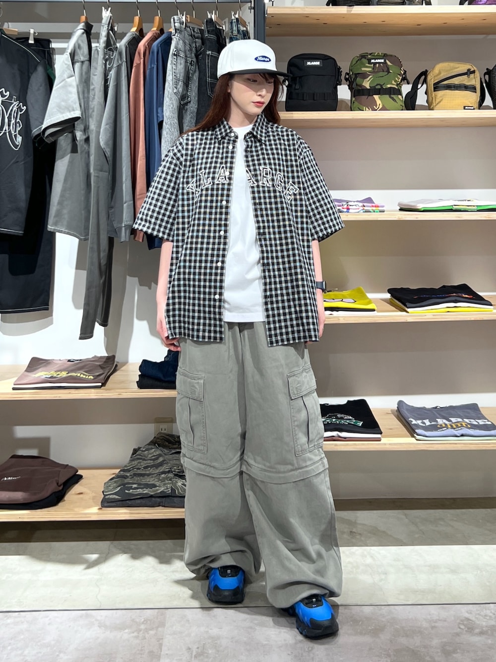 「最近のいい感じコーデ、キャップ、Tシャツ、シャツスタイル、シャツ、パンツスタイル、パンツ、夏、夏コーデ、ootd、outfit」｜「XLARGEのOVAL LOGO 6PANEL CAP（キャップ、ホワイト系）」を使った、Hinakoさん（レディース・165cm）の春コーディネートの2枚目の写真