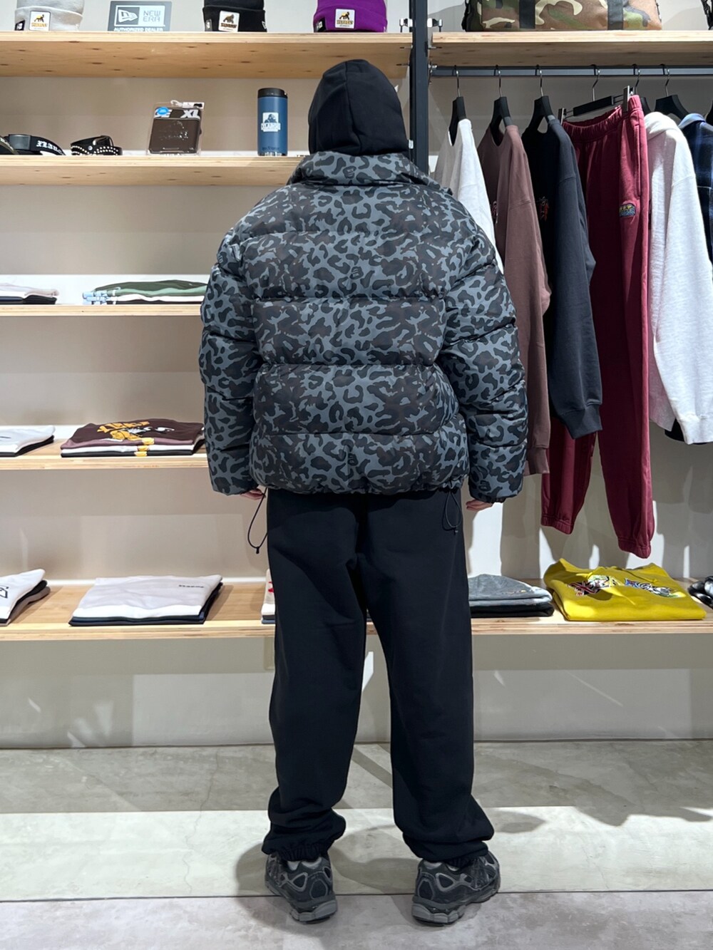 「ダウンジャケット、アウター、ジャケット、パーカー、スウェット、スウェットパンツ、冬コーデ、MA-1」｜「XLARGEのDOWN JACKET（ダウンジャケット/コート、その他）」を使った、Hinakoさん（レディース・165cm）の冬コーディネートの5枚目の写真