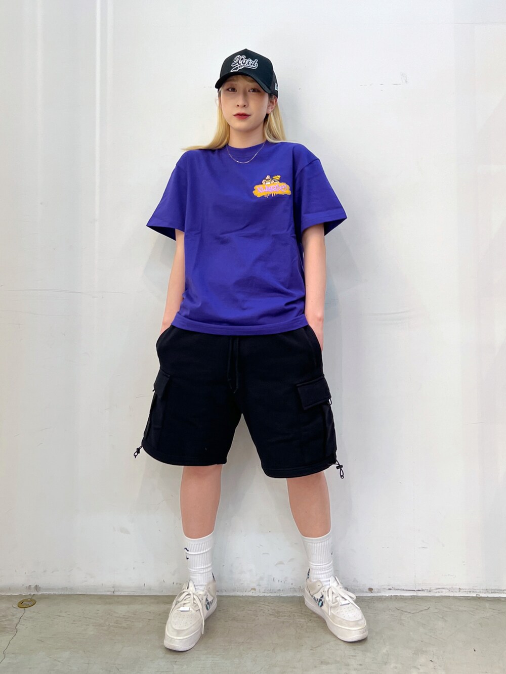 「キャップ、夏コーデ、Tシャツ、スウェット、ショートパンツ、お洒落さんとつながりたい、今日のコーデ、ootd、メンズコーデ、メンズライク、ストリート、パンツ、エクストララージ、XLARGE」｜「X-girlの【X-girl /エックスガール】 × NEW ERA TRACKER CAP（キャップ、ブラック系）」を使った、Hinakoさん（レディース・165cm）の夏コーディネートの4枚目の写真