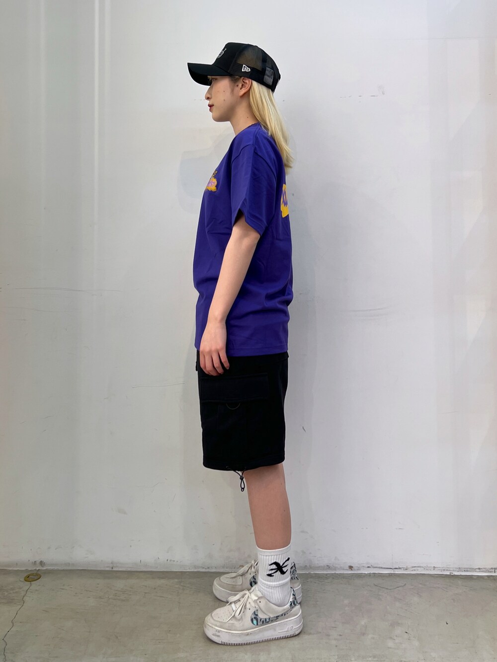 「キャップ、夏コーデ、Tシャツ、スウェット、ショートパンツ、お洒落さんとつながりたい、今日のコーデ、ootd、メンズコーデ、メンズライク、ストリート、パンツ、エクストララージ、XLARGE」｜「X-girlの【X-girl /エックスガール】 × NEW ERA TRACKER CAP（キャップ、ブラック系）」を使った、Hinakoさん（レディース・165cm）の夏コーディネートの2枚目の写真
