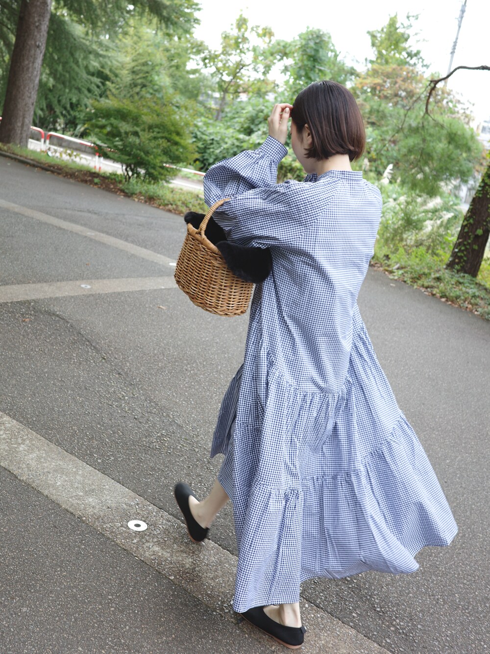 その他のワンピースを着用したレディースの秋コーディネートの2枚目の写真