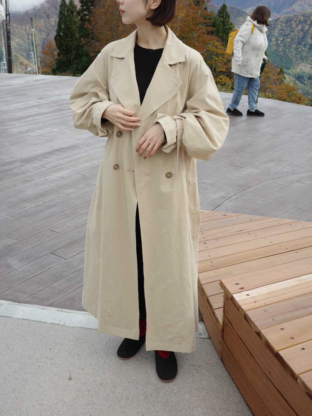 その他のジャケット/アウター、その他のデニムパンツを着用したレディースの秋コーディネートの2枚目の写真