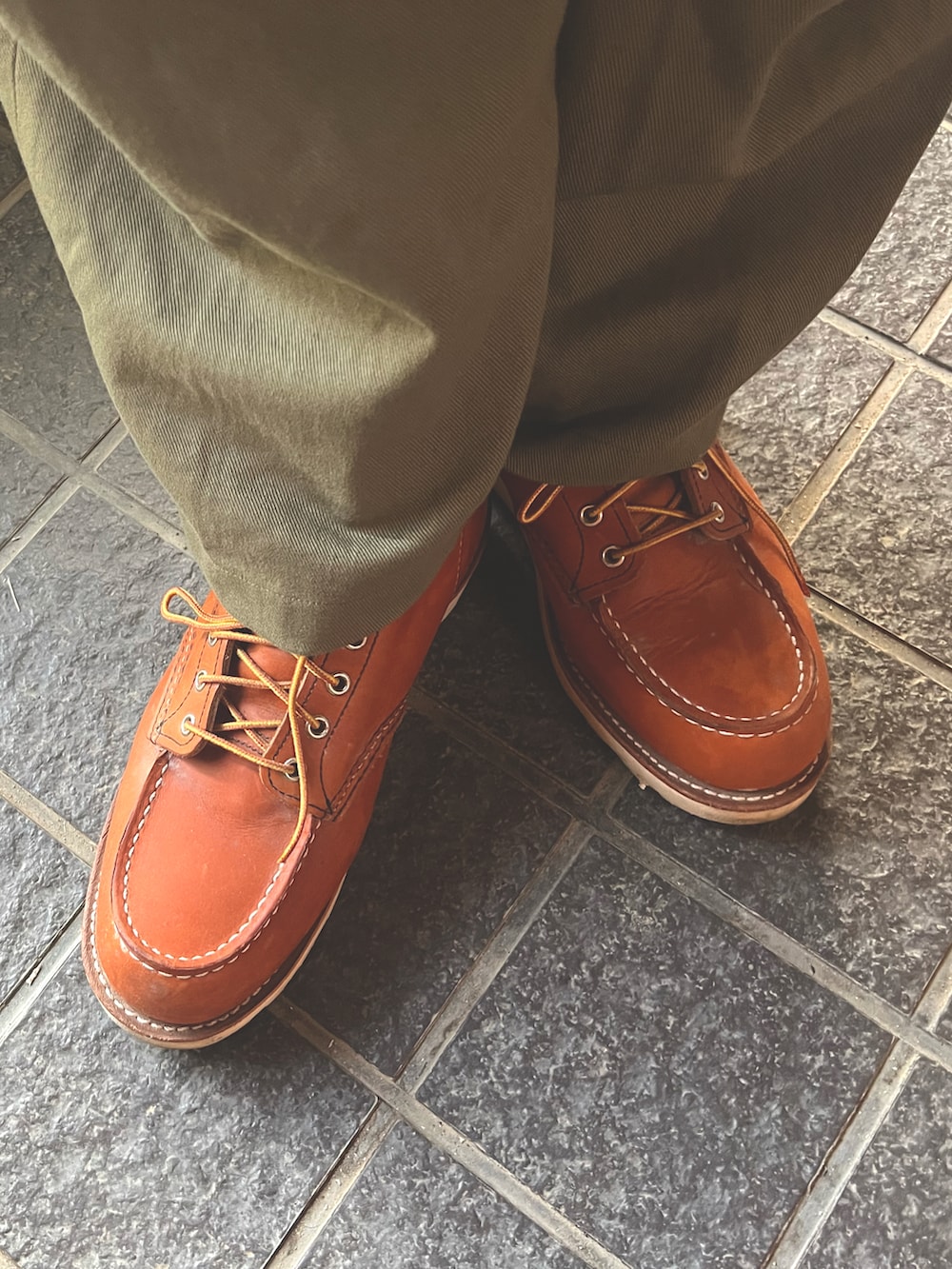 「PaulSmith」｜「GUのアイテム（ニット/セーター、ホワイト系）」を使った、CHOKI✖︎chokiさん（メンズ・174cm）の秋コーディネートの2枚目の写真