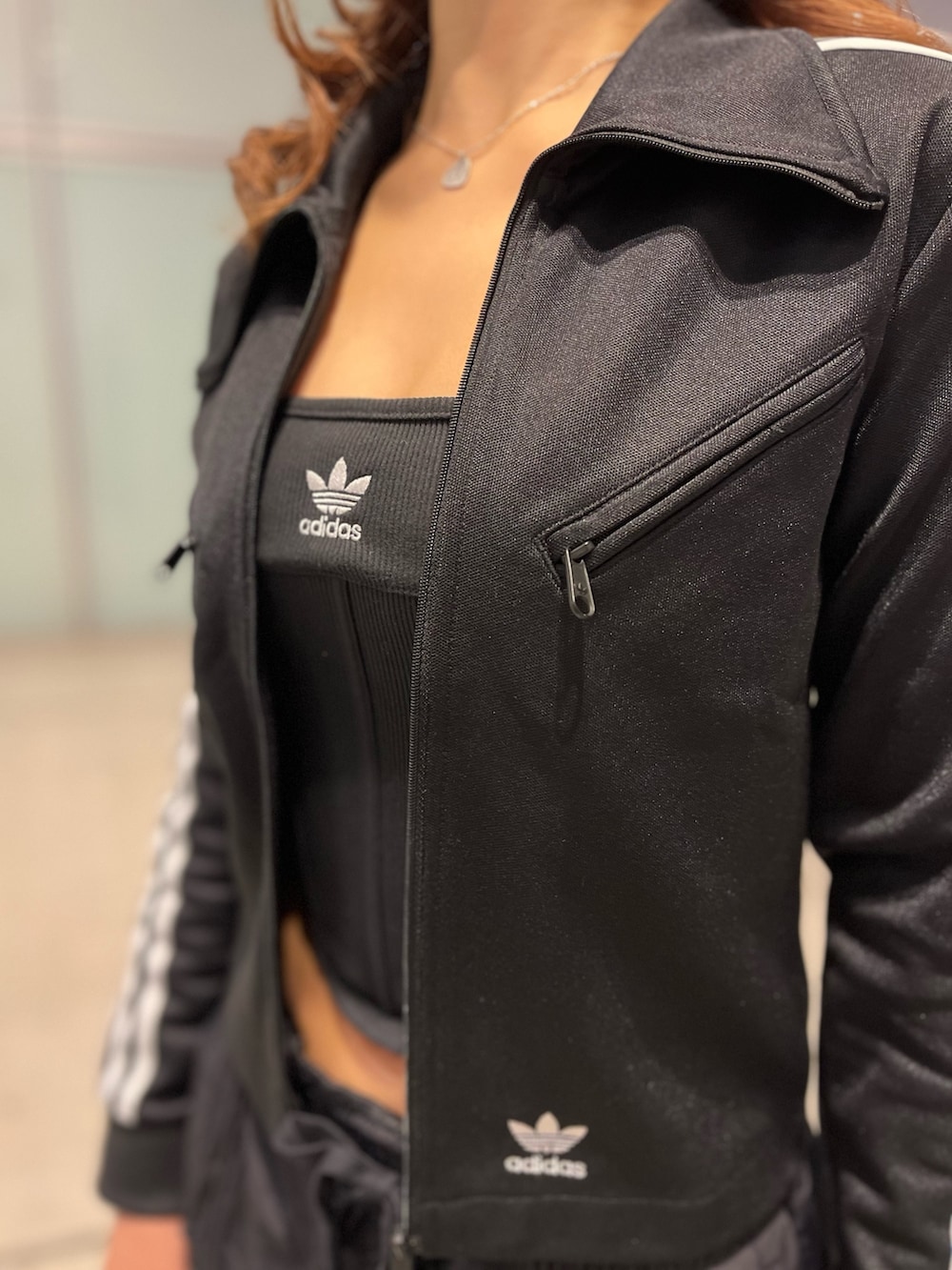 正品 アディダス ラインストーン トレフォイル ベルベットパンツ 韓国人気 [adidas] ラインストーン ベルベットパンツ ブラック
