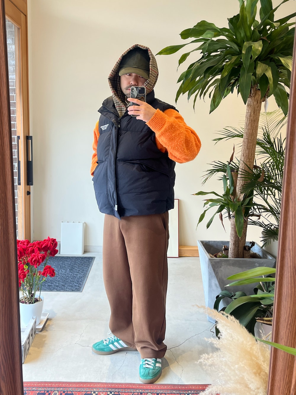 NEIGHBORHOODのダウンベスト（ブラック系）を使った人気ファッション
