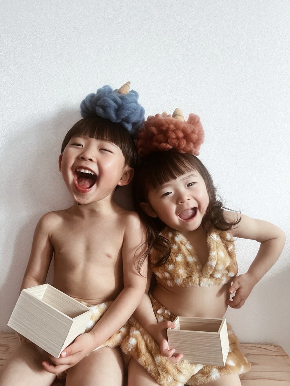 「休日スタイル、行事、キッズコーデ、節分、2歳、3歳、年子兄妹、女の子、おとこのこ、おしゃれさんと繋がりたい」｜「Handmadeのアイテム（ママ＆ベビー、ベージュ系）」を使った、chulipo2さん（キッズ・90cm）の冬コーディネートの2枚目の写真