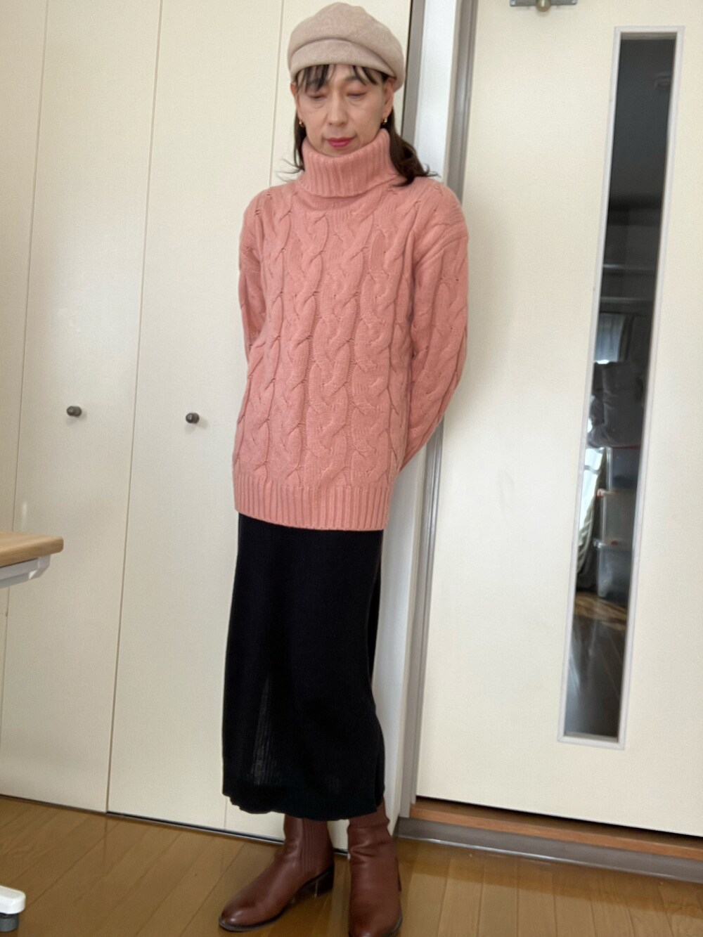「BACK NUMBERのアイテム（ダウンジャケット/コート、ピンク系）」を使った、香(kou)さん（レディース・170cm）の冬コーディネートの2枚目の写真