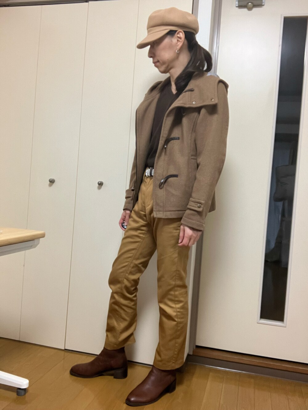 「Dickiesのアイテム（パンツ、ブラウン系）」を使った、香(kou)さん（メンズ・170cm）の春コーディネートの2枚目の写真