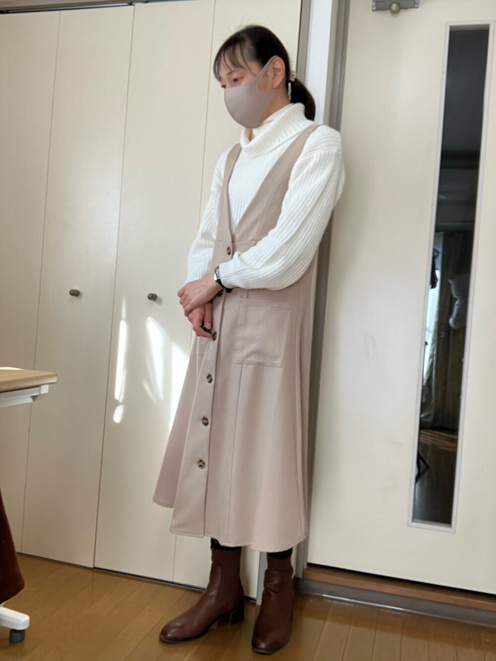 「不明のアイテム（オールインワン・サロペット、ベージュ系）」を使った、香(kou)さん（レディース・170cm）の冬コーディネートの2枚目の写真