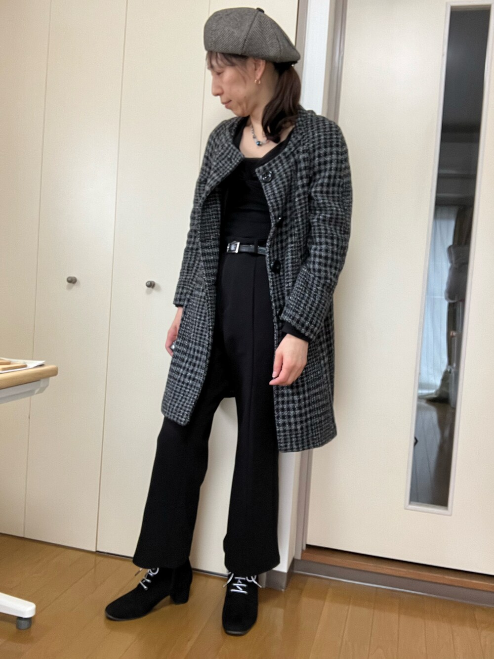 「GUのアイテム（パンツ、ブラック系）」を使った、香(kou)さん（レディース・170cm）の春コーディネートの2枚目の写真