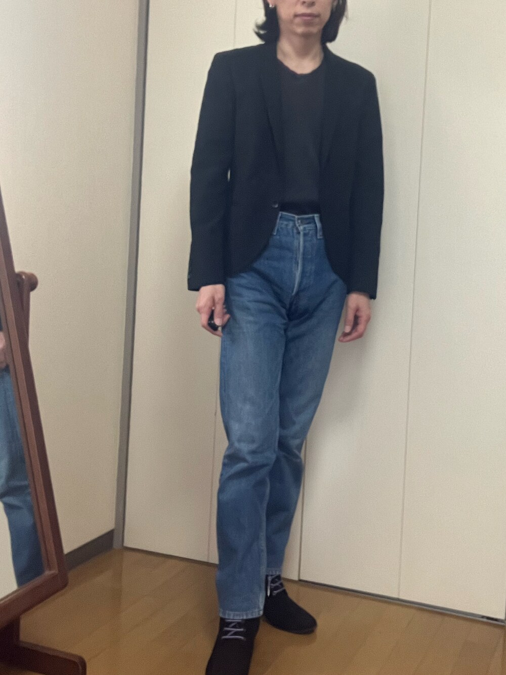 「ジェンダーレス」｜「Levi'sのアイテム（デニムパンツ、ブルー系）」を使った、香(kou)さん（メンズ・169cm）の春コーディネートの2枚目の写真