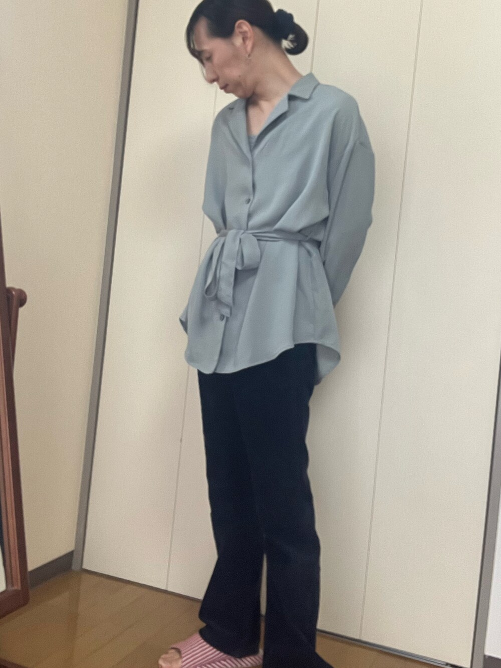 「ジェンダーレス、淡いグリーン、フレアパンツ」｜「Levi'sのアイテム（その他パンツ、ブルー系）」を使った、香(kou)さん（メンズ・169cm）の春コーディネートの2枚目の写真