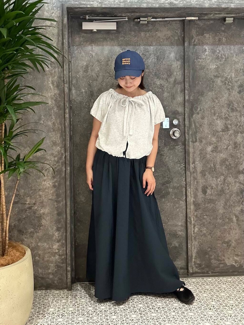 「カジュアル、KBF、低身長コーデ、おでかけコーデ、骨格ストレート、ストレート×イエベ、ワンピース×低身長」｜「SMELLYのカラーロゴキャップ（キャップ、ブルー系）」を使った、kannanomさん（レディース・155cm）の夏コーディネートの4枚目の写真