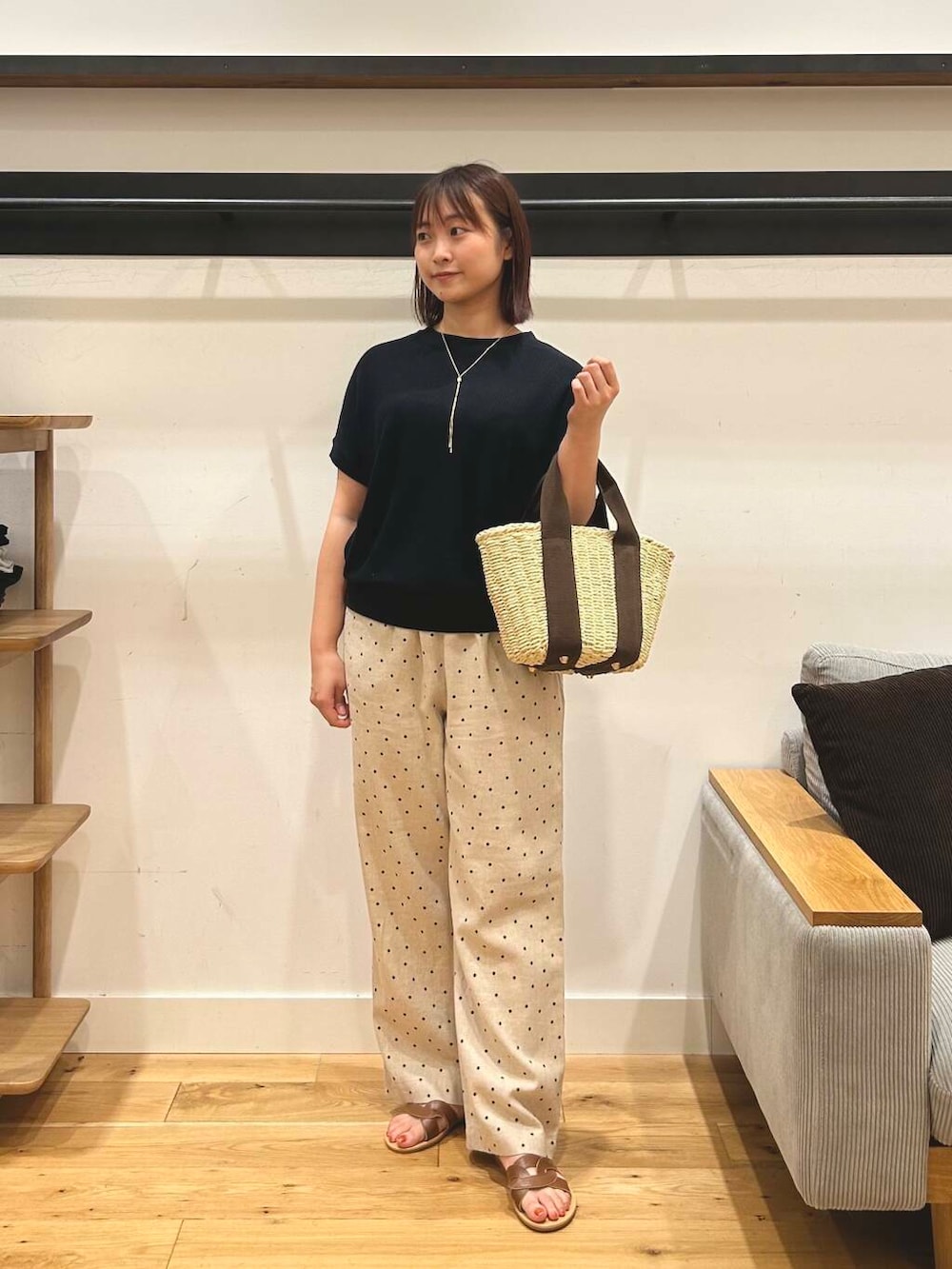 「カジュアル、オトナカジュアル、doors、低身長コーデ、骨格ストレート、ストレート×イエベ、私のイチ推しブランド、ストレート×カジュアル、リネン着こなし術」|「RODE SKOのナチュラルカゴバッグ(ハンドバッグ、ホワイト系)」を使った、kannanomさん(レディース・155cm)の夏コーディネートの5枚目の写真