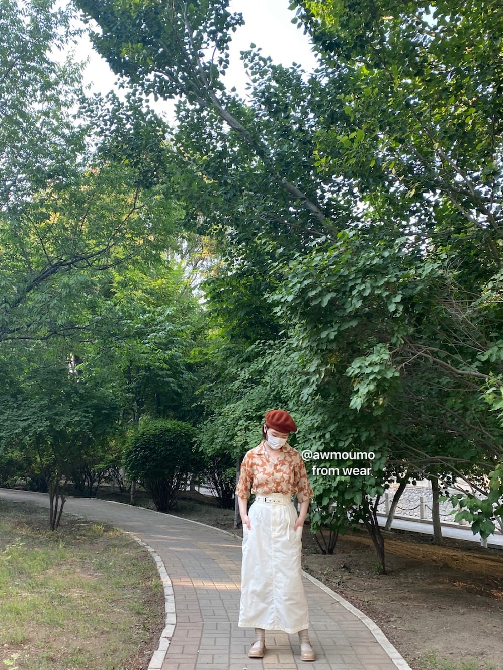 「ootd、今日のコーデ、コーディネート、moussy」｜「MOUSSYのCLEMATIS OPEN COLLAR シャツ（シャツ/ブラウス、オレンジ系）」を使った、awmoumoさん（レディース・156cm）の春コーディネートの2枚目の写真