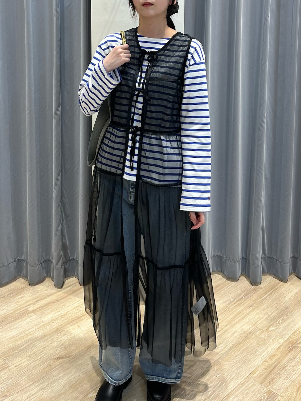 「休日スタイル、春、デニムコーデ、チュールワンピ」｜「Te chichiのアイテム（デニムパンツ、ブルー系）」を使った、manaさん（レディース・163cm）の冬コーディネートの2枚目の写真