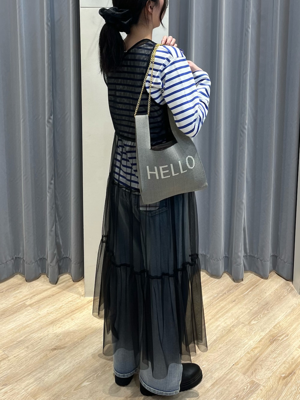 「休日スタイル、春、デニムコーデ、チュールワンピ」｜「Te chichiのアイテム（デニムパンツ、ブルー系）」を使った、manaさん（レディース・163cm）の冬コーディネートの3枚目の写真