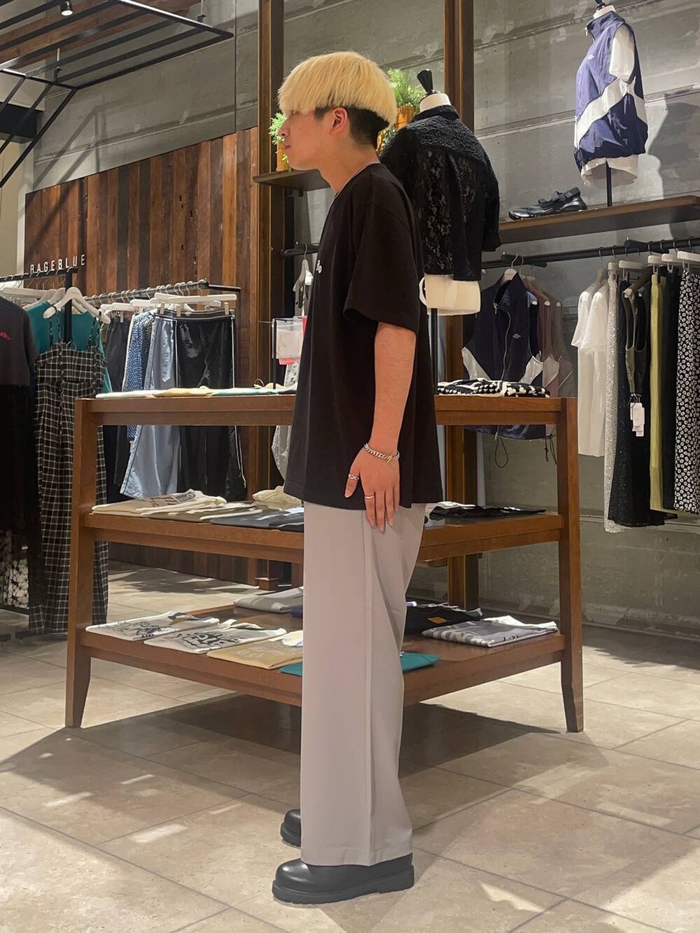 「カジュアル、カジュアルコーデ、きれいめ、夏コーデ」｜「RAGEBLUEの＜身長5cmアップ！＞シンセティックレザー/インヒールシューズ（ドレスシューズ、ブラック系）」を使った、たかしさん（メンズ・167cm）の夏コーディネートの3枚目の写真