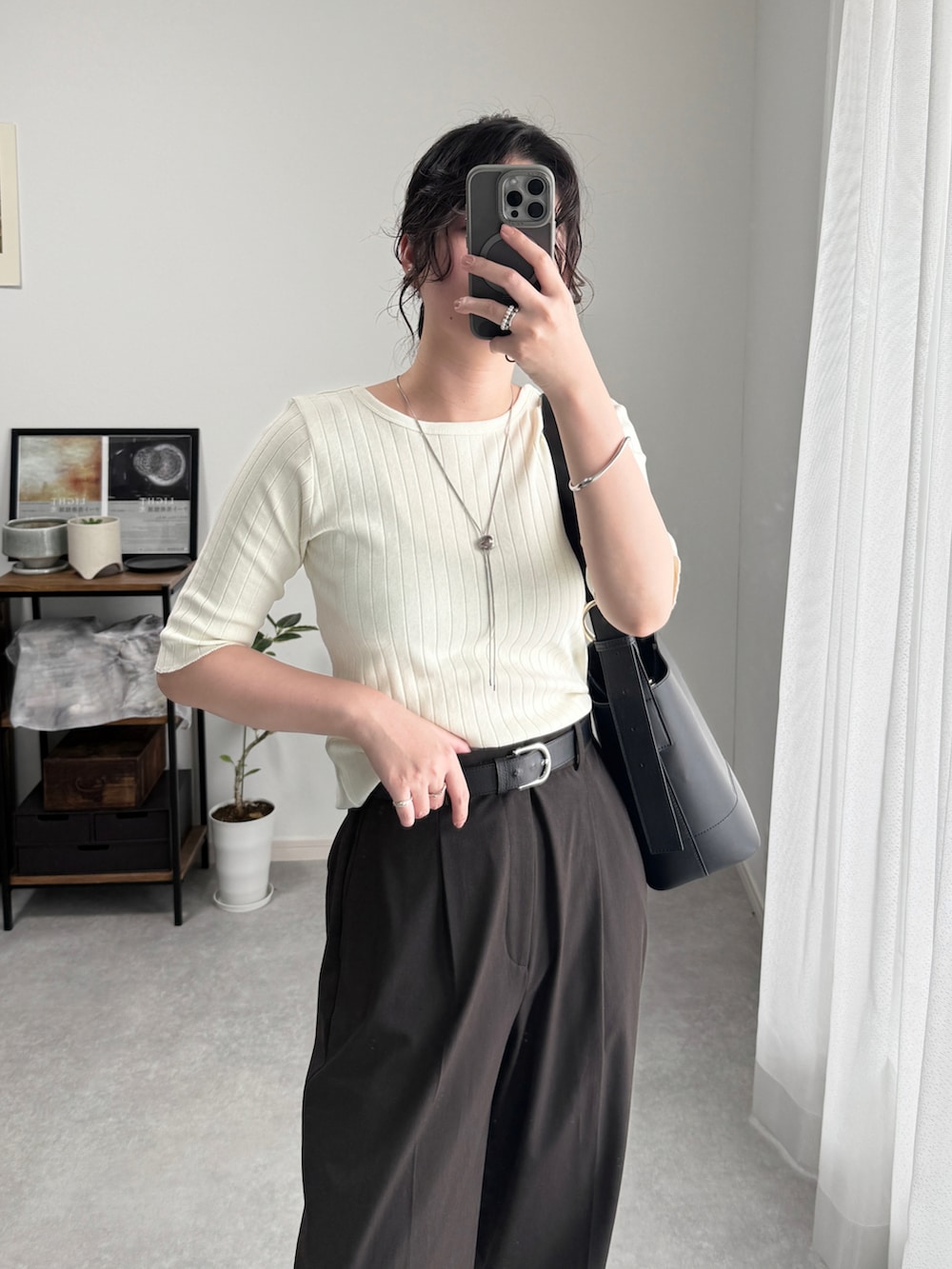 「サンダル、夏コーデ、白Tシャツ、夏ファッション、夏服コーデ、キレイめカジュアル、着回しコーデ、大人ファッション、初夏コーデ、パンツコーデ、UNIQLO、プチプラコーデ、オトナカジュアル、トートバッグ、PR」｜「OMNESの【接触冷感】リブ5分袖Tシャツ（Tシャツ/カットソー、ホワイト系）」を使った、ゆ ず も も .さん（レディース・160cm）の夏コーディネートの2枚目の写真
