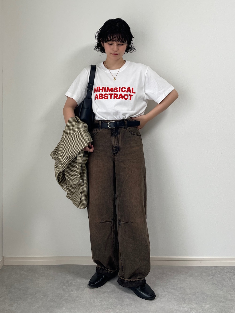「秋っぽコーデ更新中、チェック、秋服、シャツスタイル、ブラウン、カジュアルコーデ、きれいめカジュアル、デニム、ローファー、秋コーデ、ロゴT、パンツスタイル、着回しコーデ、プチプラ、チェックシャツ」｜「GUのアイテム（デニムパンツ、ブラウン系）」を使った、ゆ ず も も .さん（骨格ウェーブ・レディース・160cm）の秋コーディネートの2枚目の写真