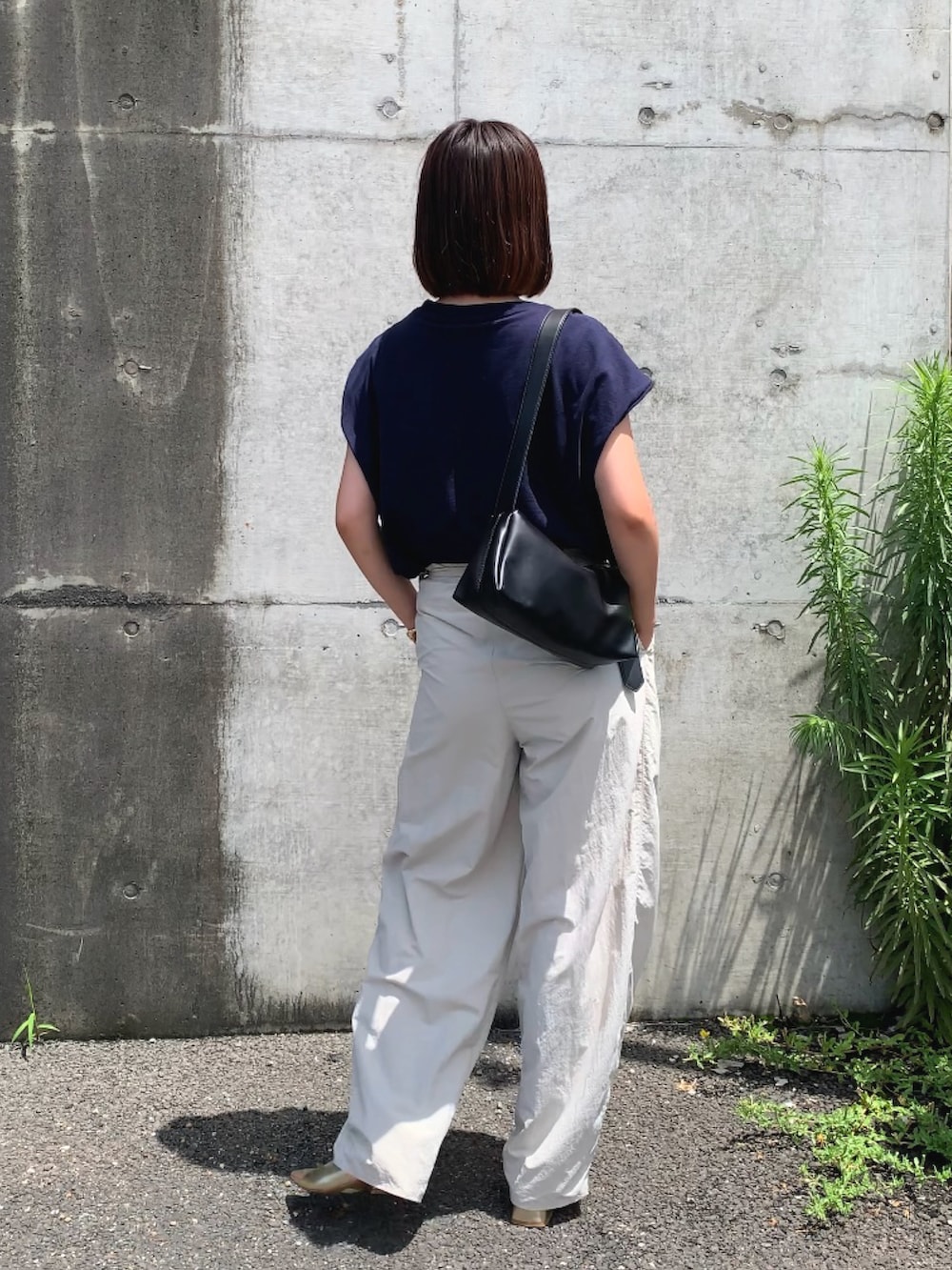 「ロゴT、フレンチスリーブ、コクーンパンツ、タックパンツ、GU、パンプス、ゴールドパンプス、ワンハンドルバッグ、ショルダーバッグ、バングル、さらっと晴れやかスナップ、夏コーデ、プチプラ」｜「tiptopの綿100％ロゴ刺繍フレンチTシャツ（Tシャツ/カットソー、ブルー系）」を使った、𝙮𝙪𝙠𝙞さん（レディース・158cm）の夏コーディネートの2枚目の写真