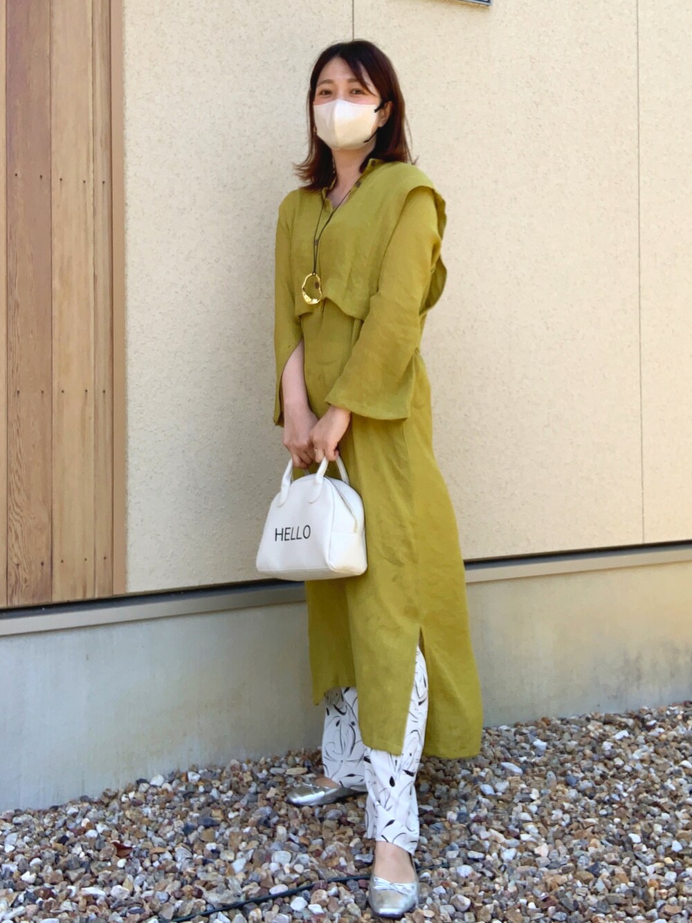 「大人カジュアル、ママコーデ、レイヤードスタイル、ビタミンカラー、イエロー、ワンピース、トレンチコート、ジレ、GU、ハンドバッグ、柄パンツ、花柄、バレエシューズ」|「&. NOSTALGIAの【ZOZO限定】スラブガーゼスリーブ開きワンピース(ワンピース、イエロー系)」を使った、𝙮𝙪𝙠𝙞さん(レディース・158cm)の春コーディネートの3枚目の写真