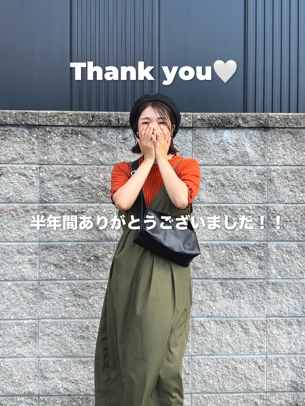 「イーザッカマニアストアーズ、リブカットソー、ハーフスリーブ、テラコッタ、カーキ、レイヤードスタイル、ママコーデ、秋っぽコーデ更新中、キャミワンピ、スニーカーブーツ、ソックススニーカー、ショルダーバッグ、ベレー帽」｜「zootieの【ZOZO限定カラー発売中！】 ハーフスリーブ リブカットソー（Tシャツ/カットソー、ブラウン系）」を使った、𝙮𝙪𝙠𝙞さん（レディース・158cm）の秋コーディネートの5枚目の写真