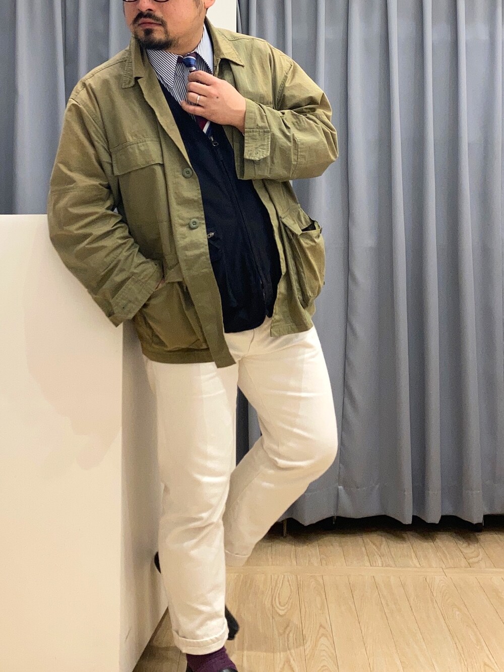 その他のネクタイを着用したメンズの冬コーディネートの3枚目の写真