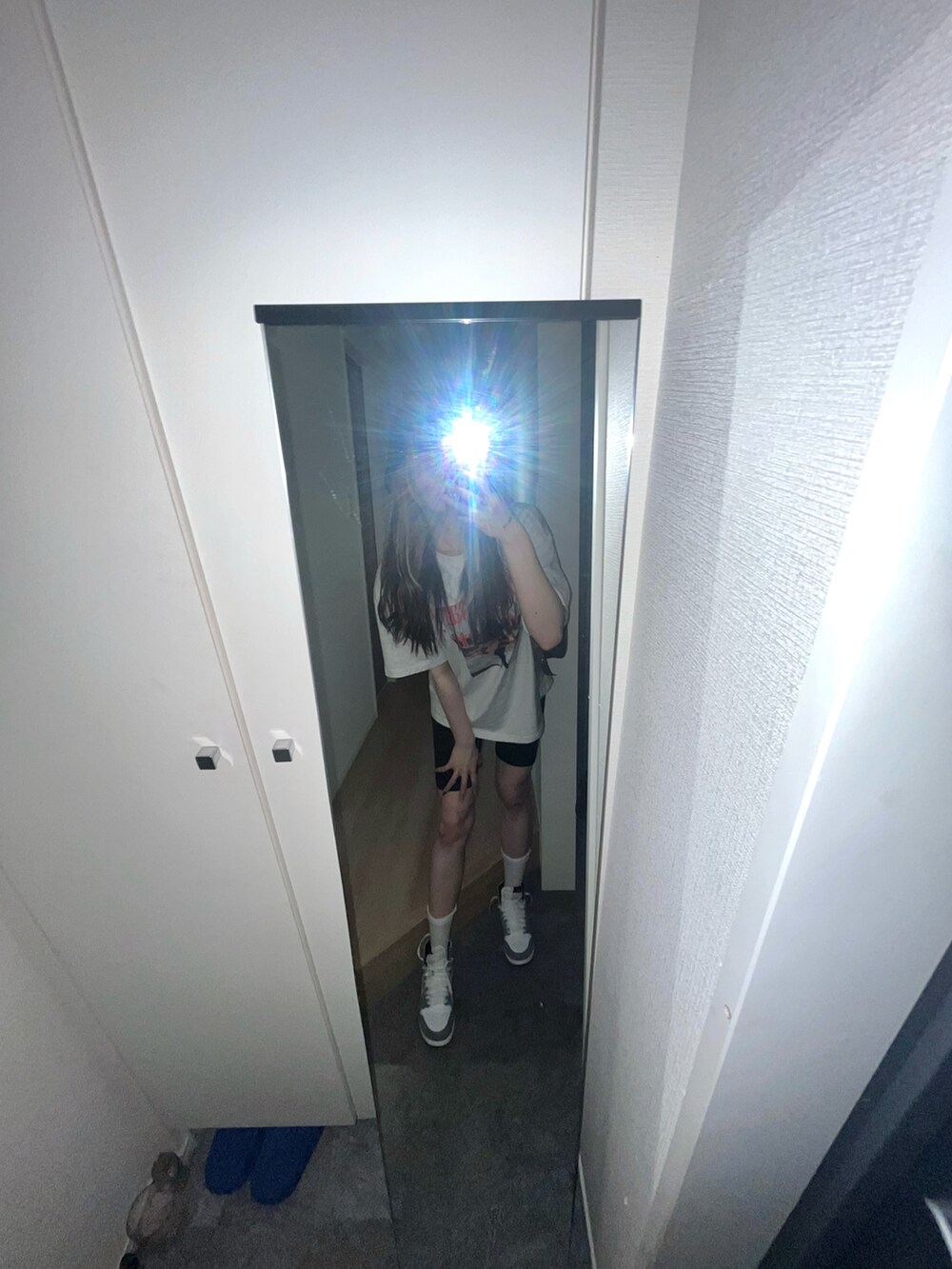 「ロゴT、休日スタイル、夏コーデ、パンツコーデ、おしゃれさんと繋がりたい、夏服、高身長コーデ、Tシャツコーデ、ラクチンコーデ、プチプラ、韓国コーデ、ストリートコーデ、SHEINコーデ、ストリートファッション、バイカーショーツ」｜「Sheinのアイテム（ハット、ブラック系）」を使った、tkskek17さん（骨格ナチュラル・レディース・164cm）の春コーディネートの2枚目の写真